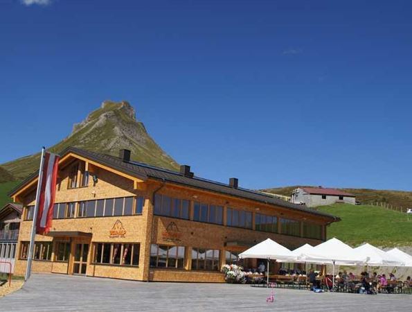 Berggasthof Uga Alp Aussenansicht